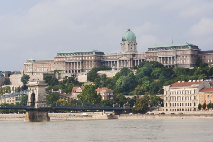 3-Hour Orientation Walking Tour of Buda and Pest - Meeting at Saint Stephen’s Basilica: your hub for the walk