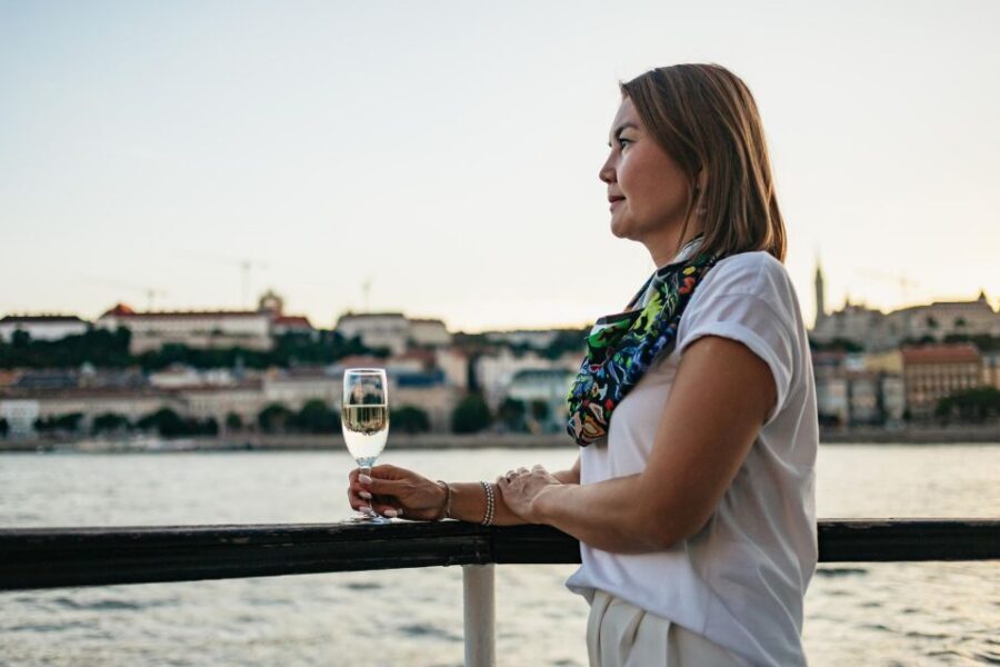 Budapest: Dinner Cruise with Live Music and Folk Dance Show - Key Things to Know Before You Go