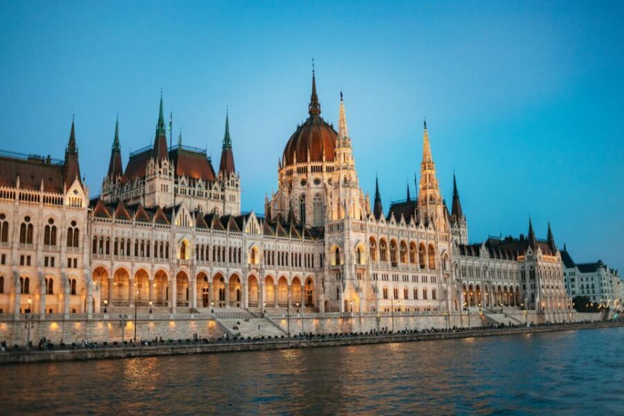Budapest: Dinner Cruise with Live Music and Folk Dance Show - Who This Budapest Dinner Cruise Fits Best