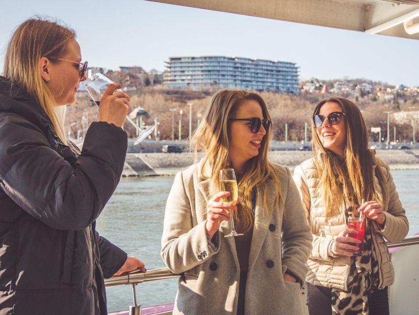Budapest: Downtown Budapest Cocktail Cruise - Photo strategy: where you’ll get the best shots