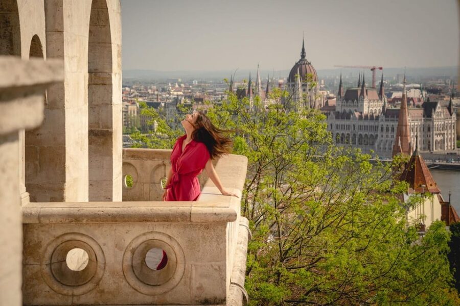 Budapest: Fast Private Photoshoot at Fisherman's Bastion - Posing that looks like you: the difference between direction and control