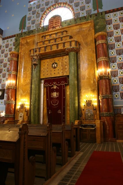 Budapest Grand Half-Day Jewish Heritage Tour - Walking the Jewish Quarter: former ghetto streets, synagogues, and daily life