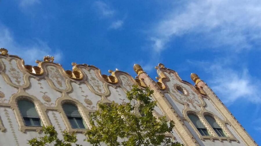 Budapest: Guided City Walking Tour in Buda and Pest - Matthias Church, Fisherman’s Bastion, and the old Royal Castle area