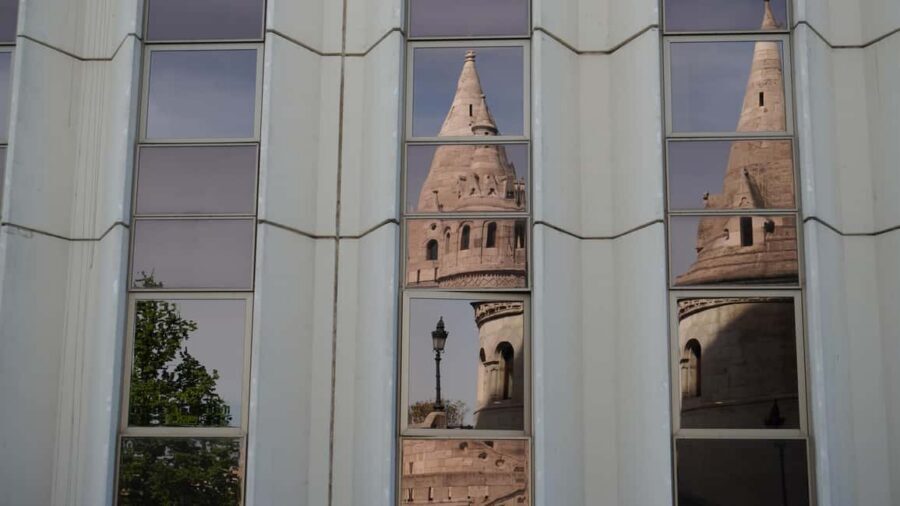 Budapest: Guided City Walking Tour in Buda and Pest - The digital perks: Insider Budapest Restaurantguide and Budapester Sparfuchs