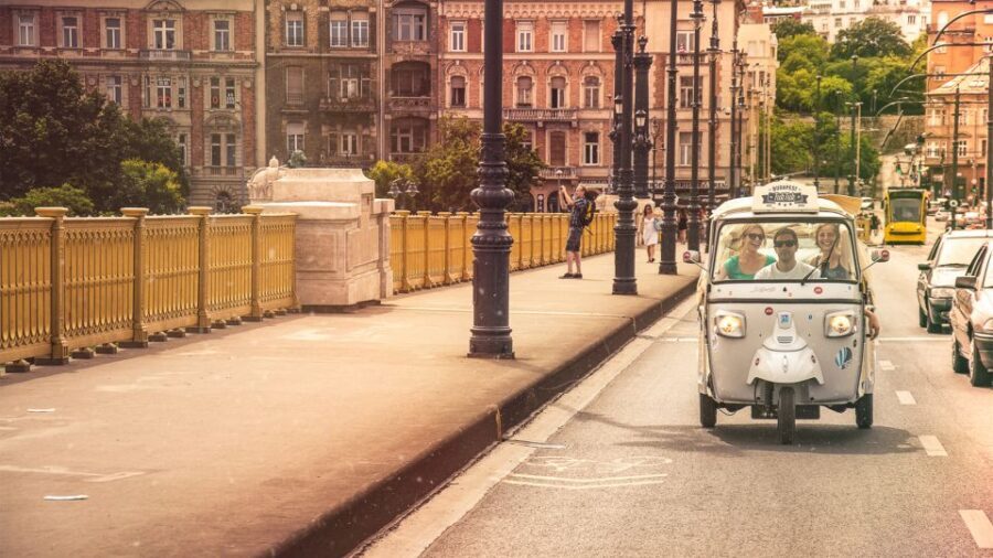 Budapest: Half-Day Exclusive Highlights Private Tour - Why a Budapest tuk-tuk feels like the smart way to start