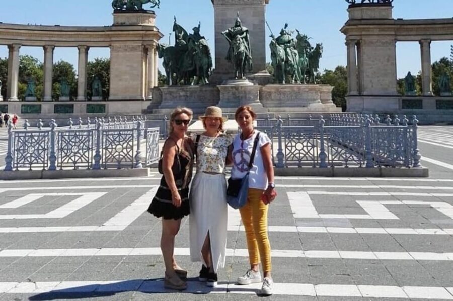 Budapest : Highlights & Hidden Gems Walking Tour - Comfort, timing, and what to wear for an efficient day