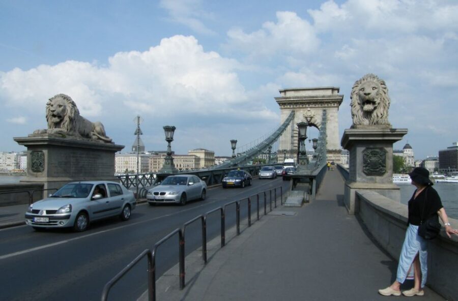Budapest: Multilingual Highlights Tour - Danube Bridge Panoramas: Where Budapest Becomes Easy to Explain