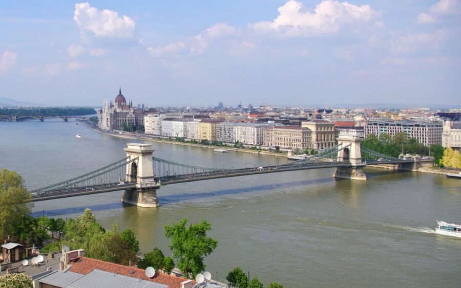 Budapest: Multilingual Highlights Tour - Starting at Saint Stephen’s Basilica: the Best First Move