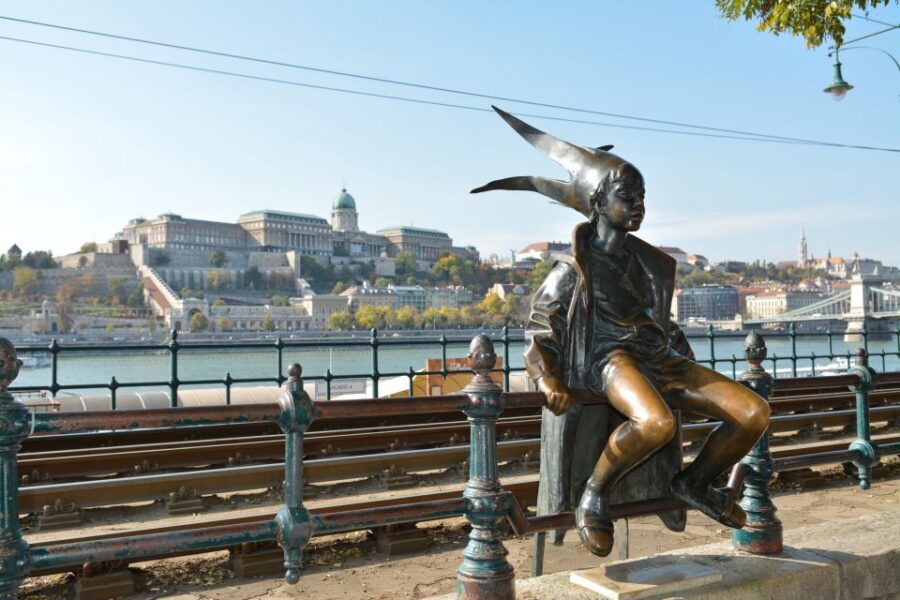 Budapest: Night Walking Tour with Danube River Cruise - Who this Budapest tour is best for (and who should skip it)