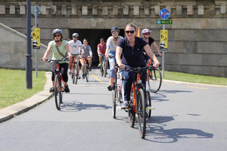 Budapest: Sunset guided bicycle ride - Margaret Island: the park reset and the Music Fountain payoff