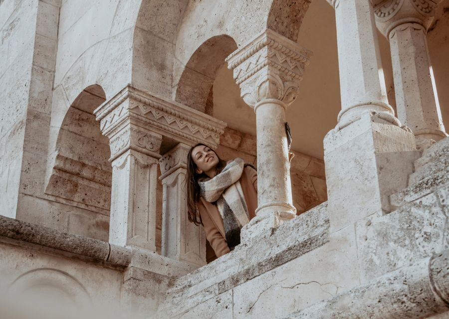 Budapest: Vacation Photographer to collect great memories - How the posing and direction actually works (so you don’t freeze)