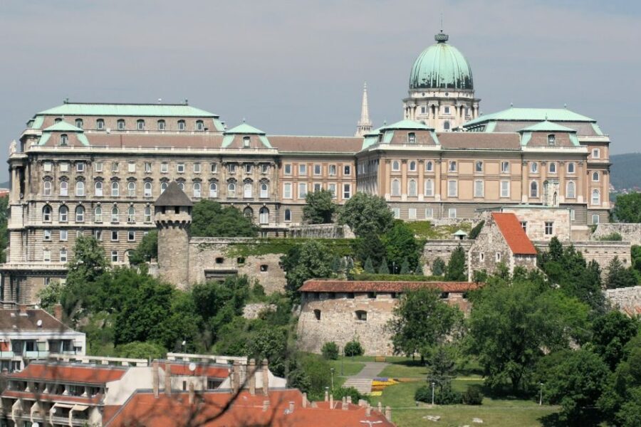 Budapest: Walking Tour in German - Royal Palace, President’s Palace, and the Castle Quarter: Where Politics Lives in Stone
