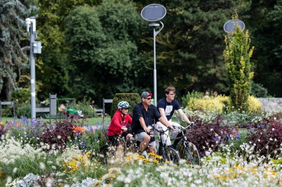 Choose a bicycle and make your own tour in Budapest-24 hrs - How to ride Budapest on bike lanes without guessing