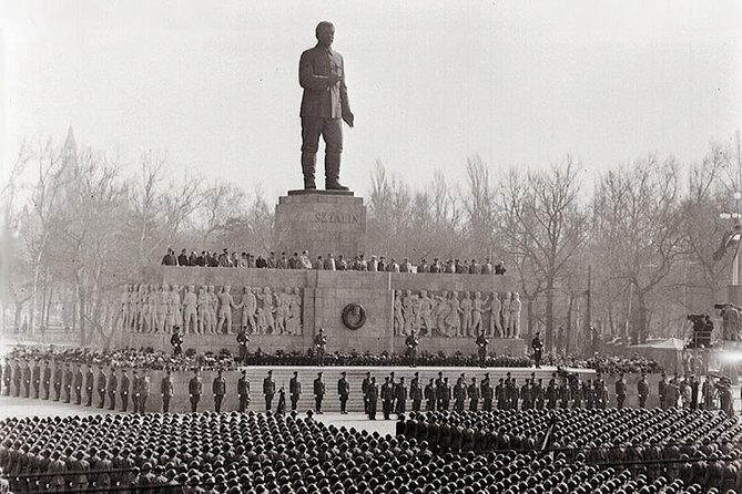 Communist Budapest Walking Tour - Bem József Square to Kossuth Square: From 1956 Momentum to Parliamentary Memory
