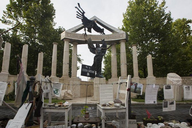 Jewish Heritage / Full tour - Dohány Street complex: Tree of Life, Heroes’ Temple, and the Herzl connection
