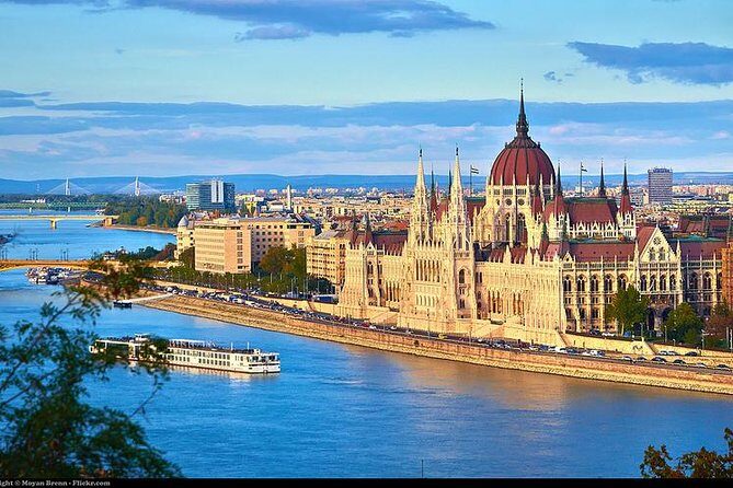 Private Budapest Sightseeing Tour: Royal Castle, Heroes Square, Chain Bridge - Chain Bridge to Buda Hills: the easiest way to start seeing Budapest
