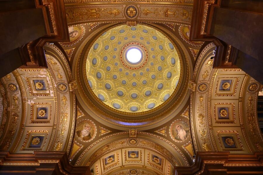 St. Stephen's Basilica: VIP Concert & After Hours Dome Visit - Getting in fast: the express elevator advantage