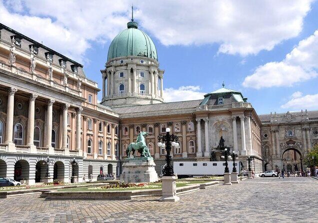 Virtual Reality Walking Tour - What You’ll See: 360/3D Scenes That Put Buda Castle in Context