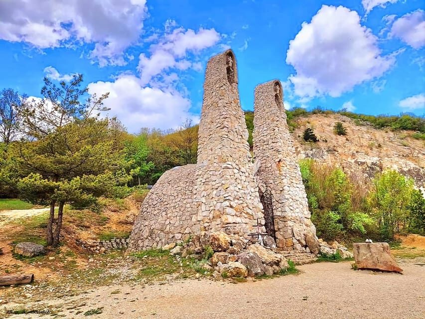 Walk to recent and aged spiritual sanctuaries near Budapest - Pickup and the red Citroen Xsara Picasso factor